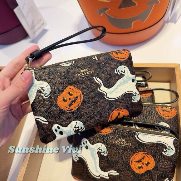 NWT COACH 2025 Corner Zip Wristlet With Halloween CCL21 Gold/Walnut - Picture 1 of 5